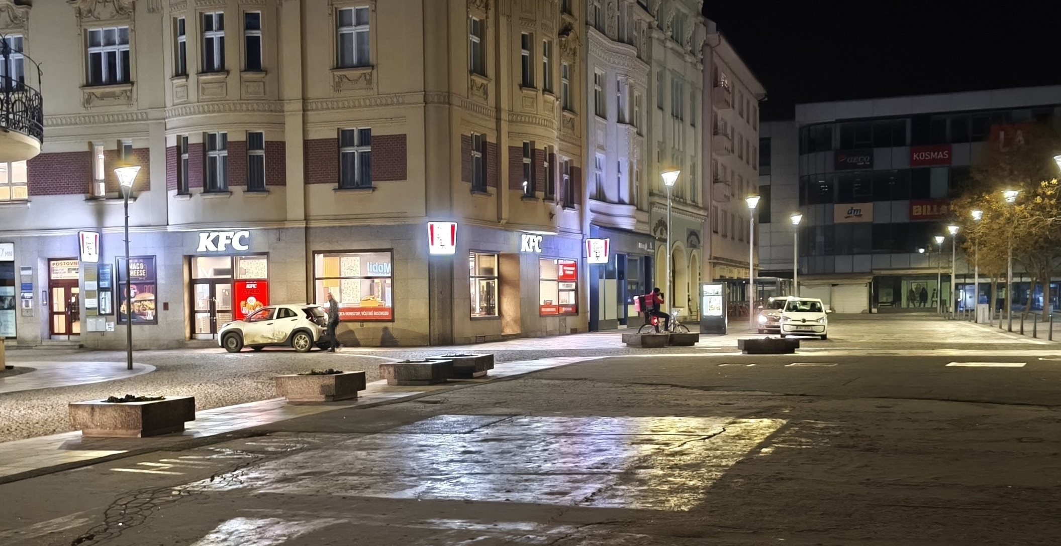 chodnik-u-kfc-20250125_222637.jpg