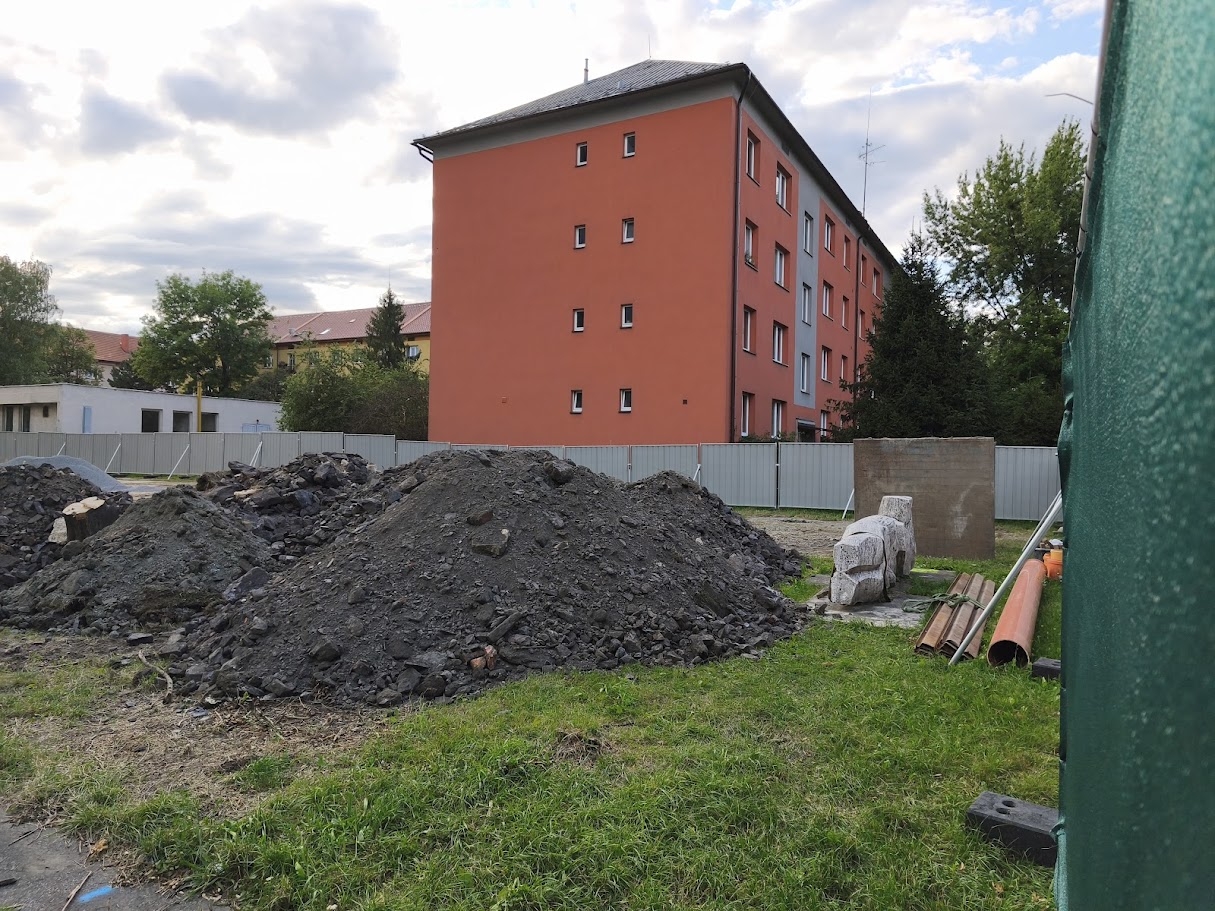 mrakodrap-ostrcilova-socha-20260727.jpg